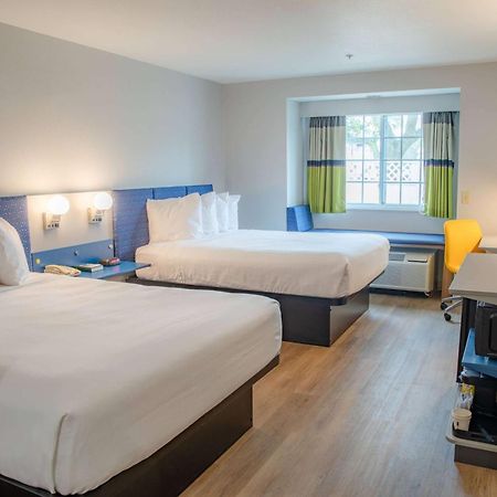 Microtel Inn & Suites By Wyndham Kingsland Naval Base I-95 Kültér fotó