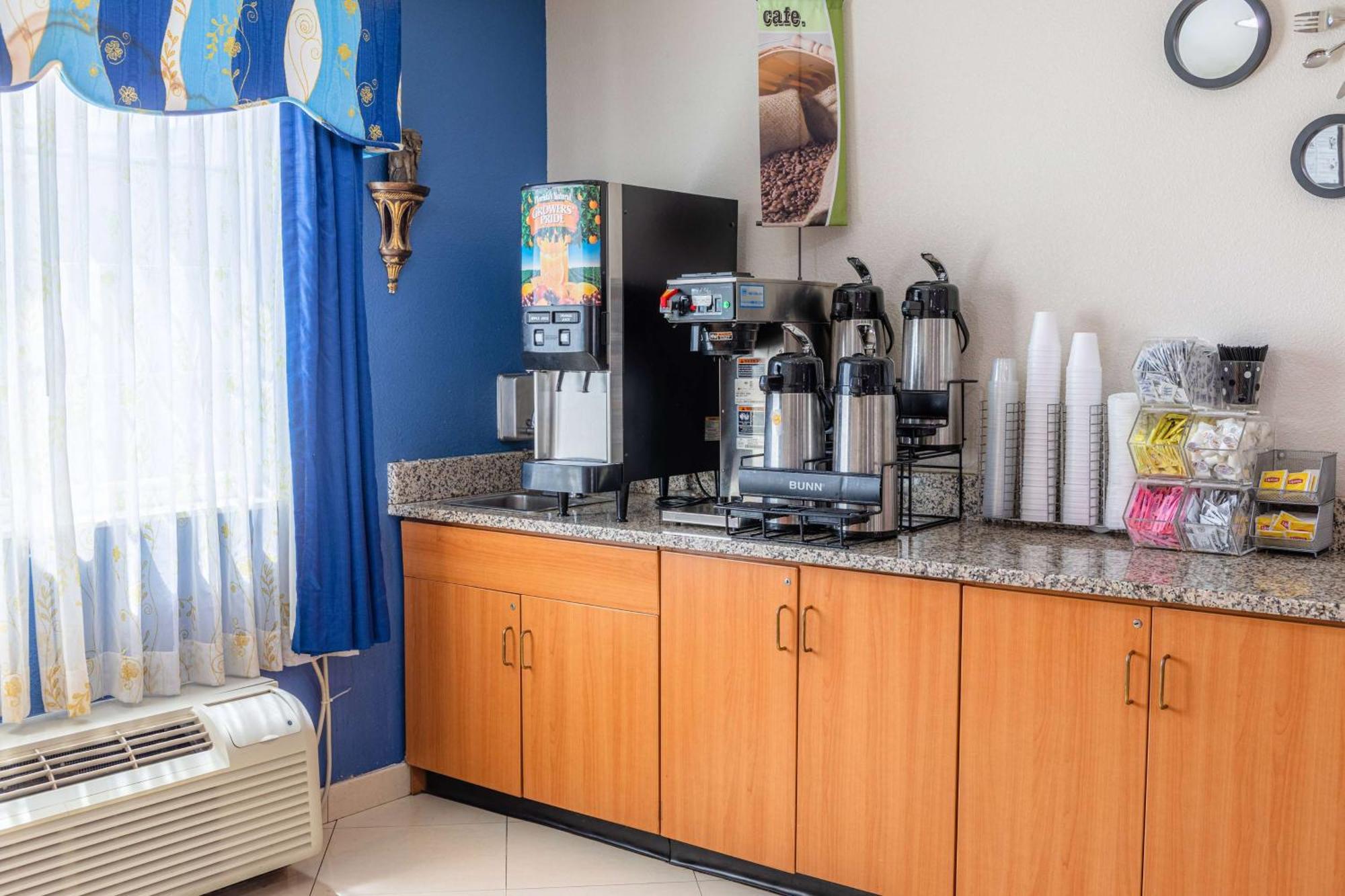 Microtel Inn & Suites By Wyndham Kingsland Naval Base I-95 Kültér fotó