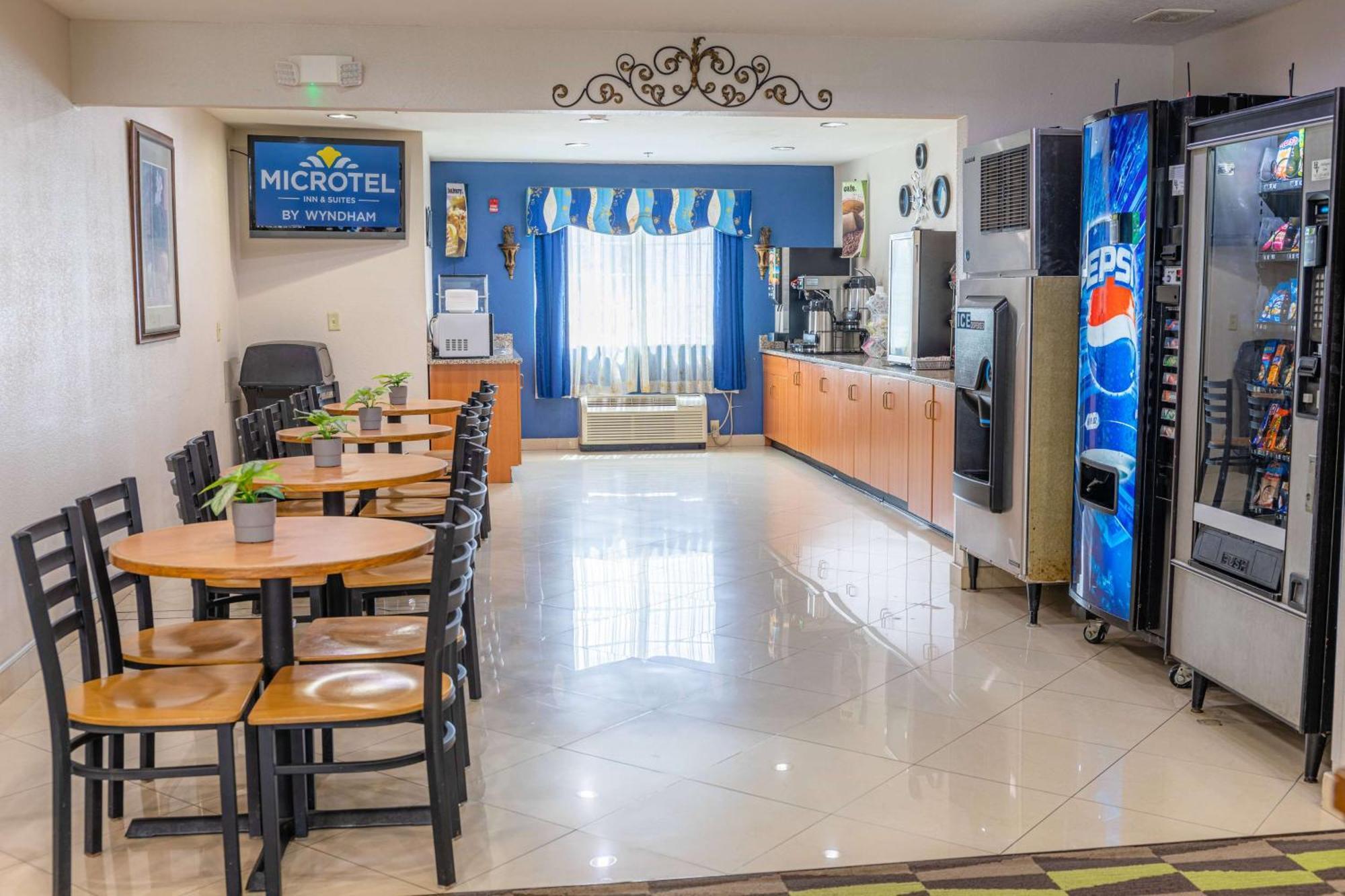 Microtel Inn & Suites By Wyndham Kingsland Naval Base I-95 Kültér fotó